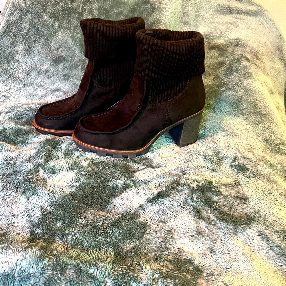 Black winter boot wear up or fold down never worn size 10